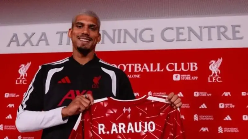 Araujo, ya 'red', revela el mensaje que recibió de Luis Suárez