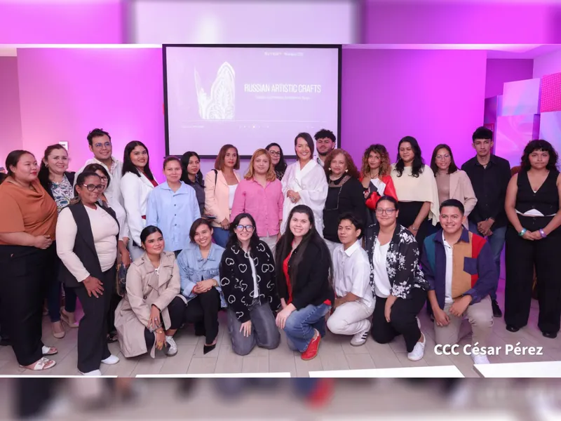 Diseñadora rusa comparte experiencia y conocimientos con estudiantes de Escuela Creativa de ND