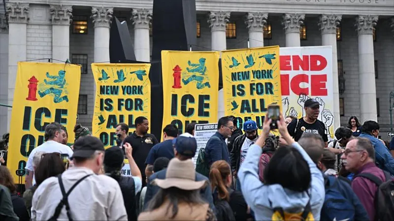 Protestan en EEUU tras tiroteo del ICE contra dominicano visto con su hijo