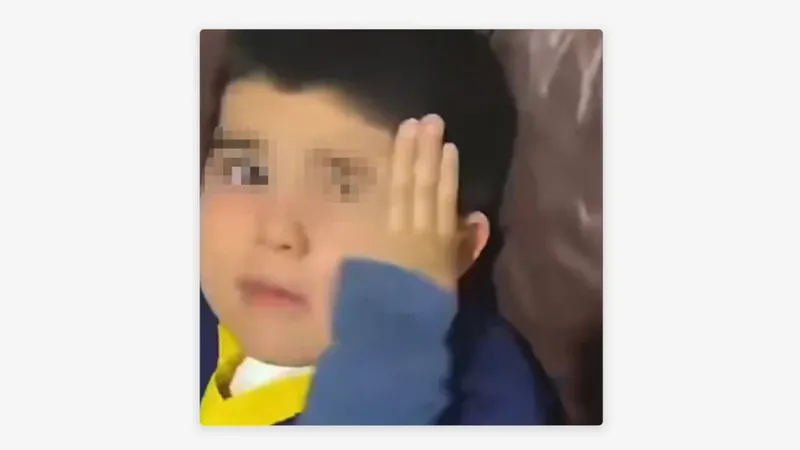 ¡Me tenés podrida!»: Se graba golpeando a su hijo y lo comparte en TikTok