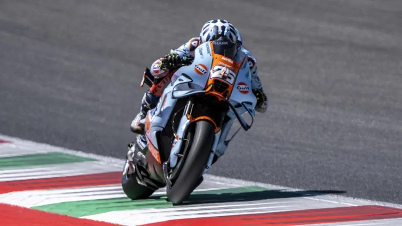 Raúl Fernández se reivindica con un triunfo sprint en Mugello; Marc Márquez sobrevive