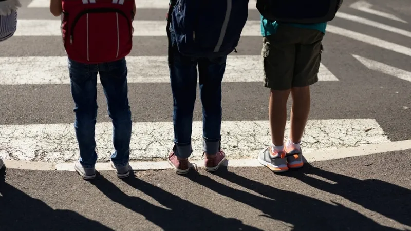 Rehabilitación y 35 dólares: la sentencia a adolescentes condenados por violación en el Reino Unido