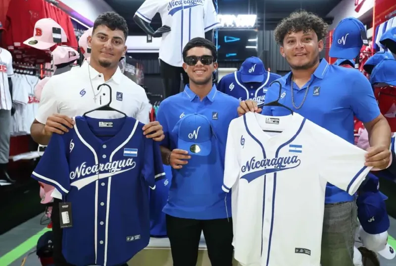 Nicaragua presenta los uniformes que lucirá en el Mundial de Béisbol U-23