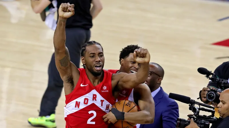 Kawhi Leonard perdona 11 millones en su renovación con Toronto
