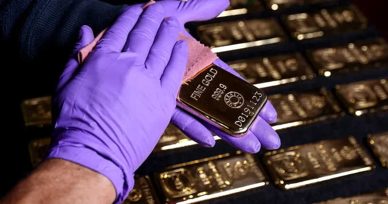 El oro avanza ante señales de un acuerdo con Irán que calme los temores sobre inflación