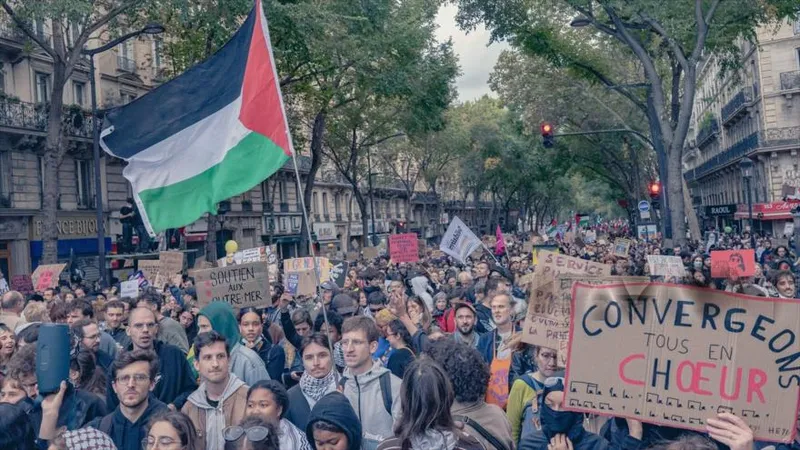 Bandera de Palestina, símbolo de “resistencia”, en protestas en Francia