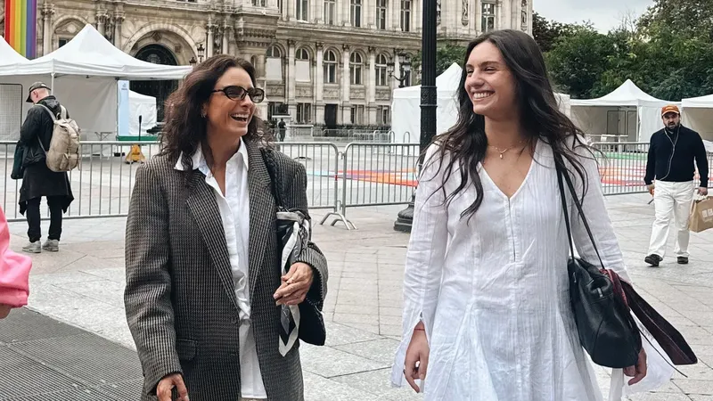 De paseo en París, Aislinn Derbez muestra su cercanía con Lorenza, la hija mayor de Mauricio Ochmann