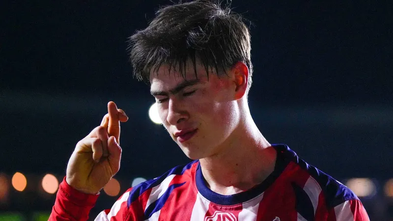 Olympiacos le da la bienvenida a la ‘Hormiga’ González al más puro estilo del anime