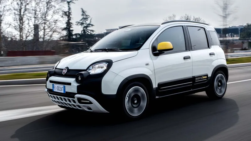 El jefe de Fiat lanza un aviso sobre el nuevo Panda: “No puede ser solo eléctrico”