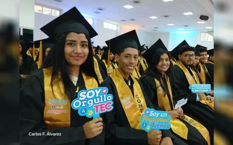 302 jóvenes se gradúan como bachilleres técnicos en contabilidad en Managua