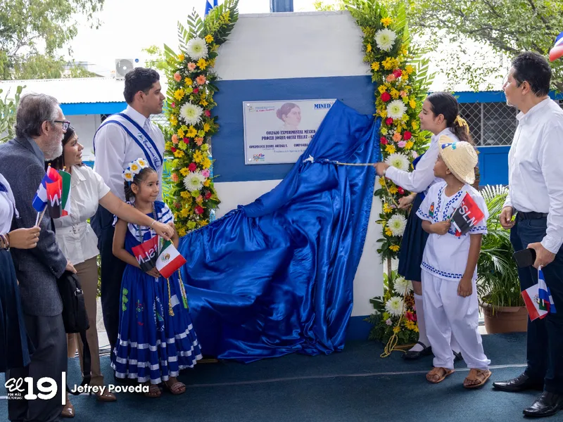Renombran Colegio Experimental México Prócer Josefa Ortiz Téllez Girón