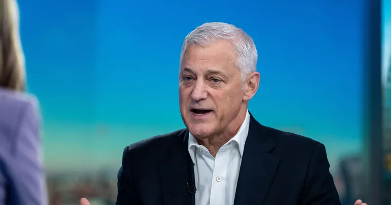 CEO de StanChart se disculpa tras comentarios sobre la IA y el “capital humano de menor valor”