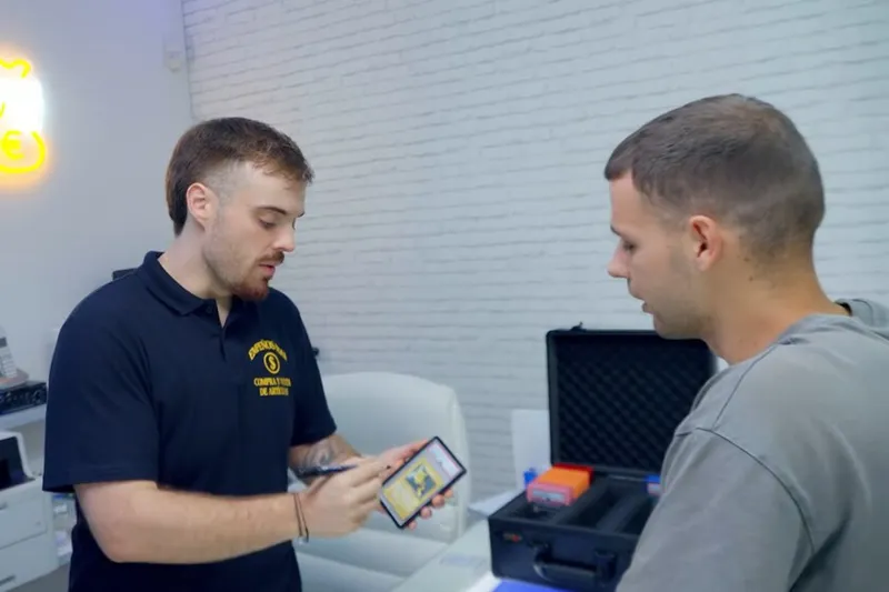 Ibai Llanos firma una carta de Pokémon y se la encuentra en Wallapop por 2.500 euros a los cinco días. No ha dudado en hacerse pasar por el comprador