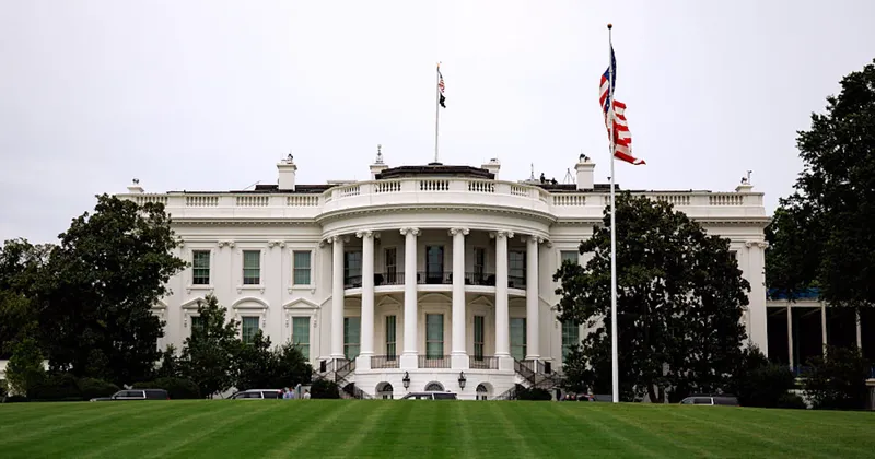 CNN, MS NOW y Politico demandan a Trump tras perder acceso a la Casa Blanca
