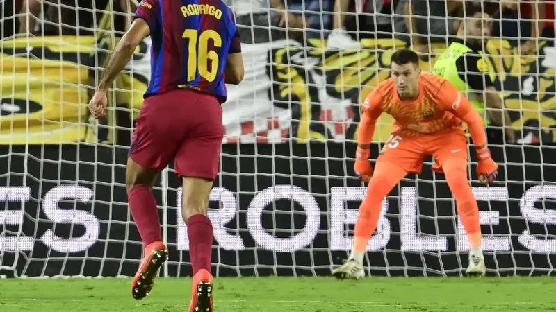 Así adiestró Szczesny a Livakovic en Sevilla
