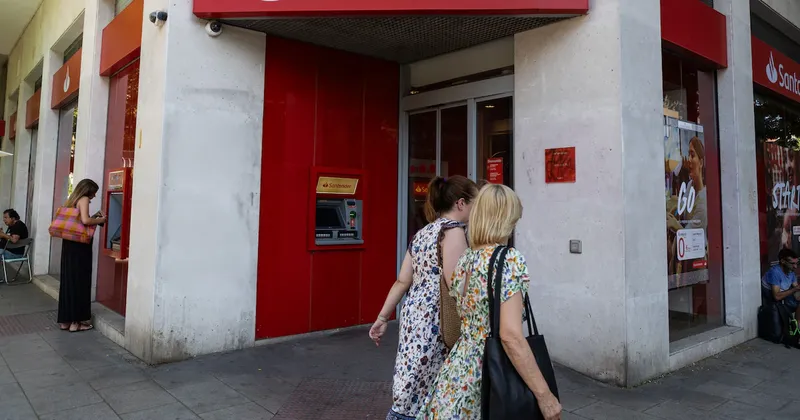 Santander supera las previsiones de ganancias tras sumar clientes con la compra de TSB