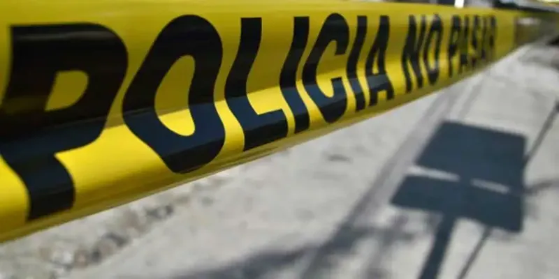 Guatemalteco abandona escena tras aparatoso vuelco de cabezal, en carretera León – Managua