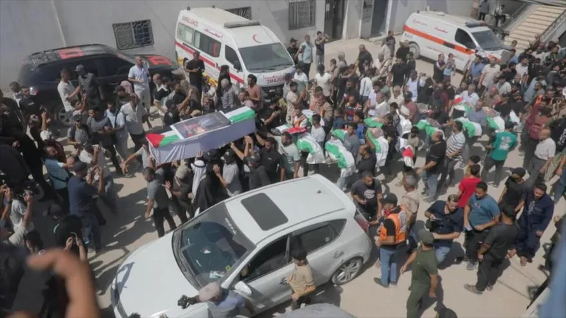 Gaza sepulta restos de 50 víctimas asesinadas por Israel durante tres años