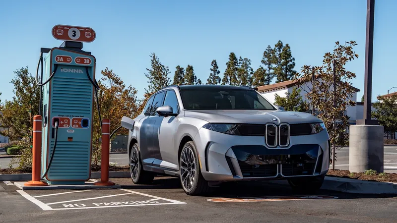 Demostración de fuerza del nuevo BMW iX5: hasta 460 kW de potencia de carga y 350 km de autonomía en tan solo 10 minutos