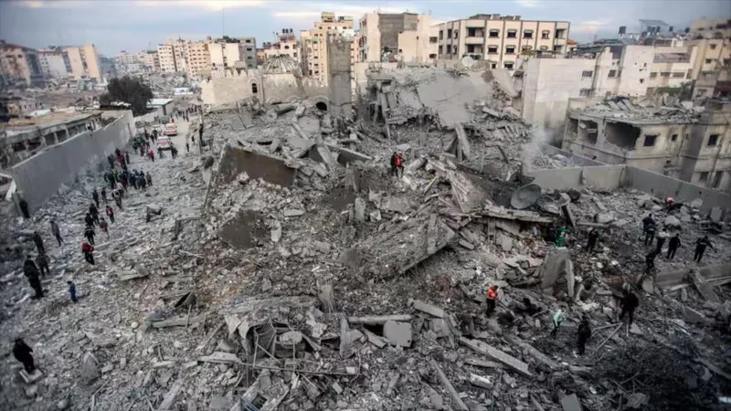 8000 palestinos muertos siguen bajo los escombros en Gaza