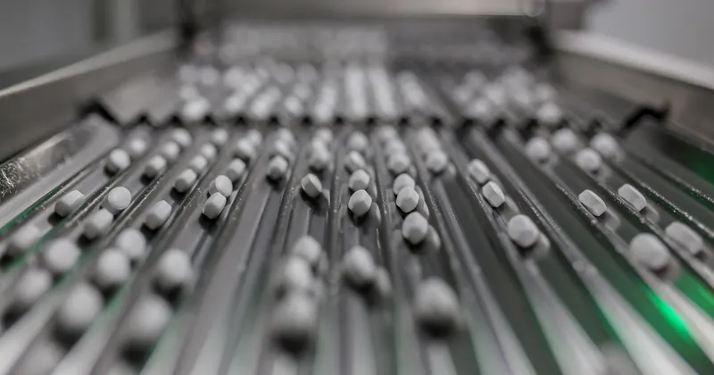 SIC confirma multa de COP$4.614 millones por sobreprecios en 47 medicamentos: cuáles costaron hasta 7.001% más