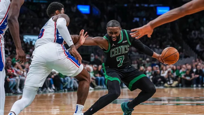 La NBA limitará los empujones de los atacantes a sus defensores