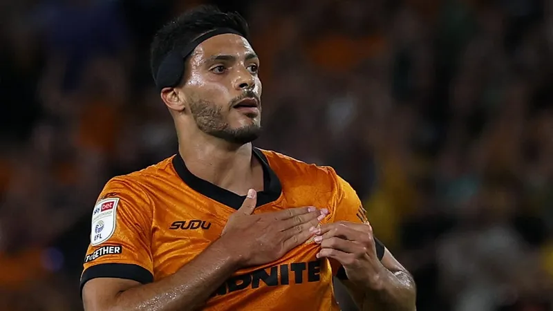 Raúl Jiménez, goleador y héroe de los 'Wolves' en la primera jornada