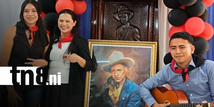 Estudiantes del Tecnológico de Ocotal rinden homenaje a Sandino en su 131 natalicio