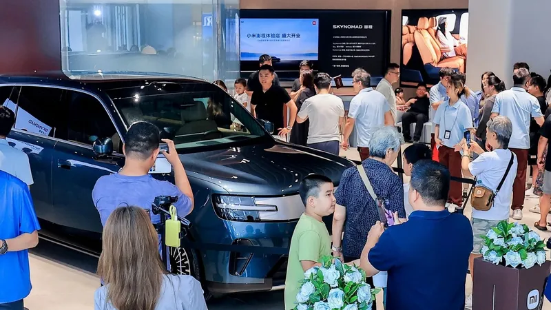 Tras vender 600.000 coches eléctricos en 30 meses, Xiaomi vuelve a batir récords con su primer híbrido enchufable: 100.000 reservas