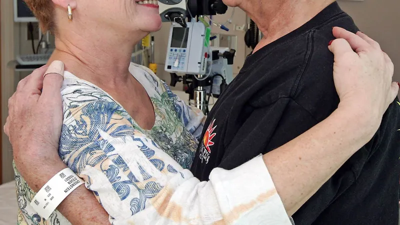Famoso actor y su hija fueron diagnosticados con cáncer etapa 4… ¡AL MISMO TIEMPO!