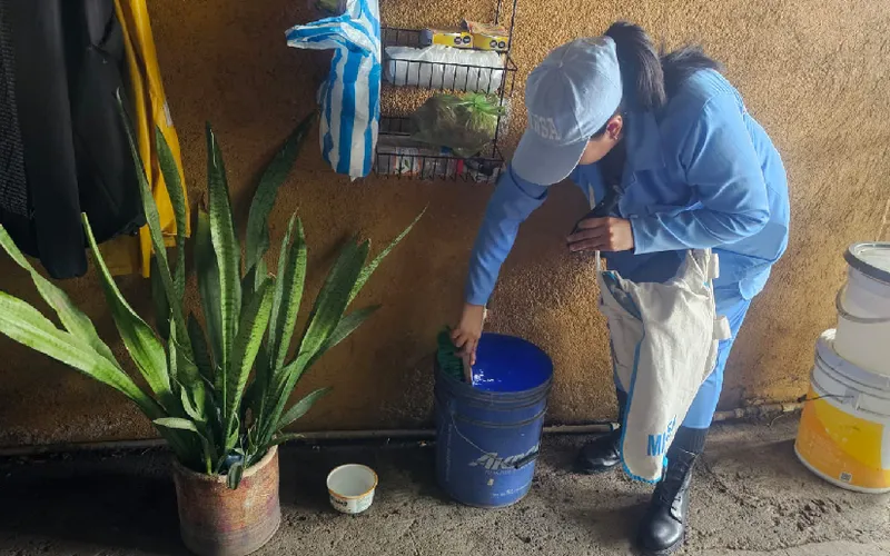 Realizan jornada para eliminar zancudos y larvas en barrio La Primavera