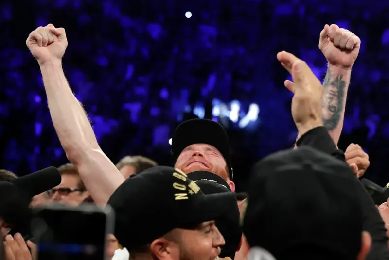Canelo Álvarez pospone su regreso para octubre