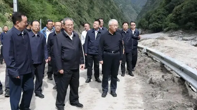 Primer ministro chino insta a realizar esfuerzos máximos en respuesta de emergencia tras alud de lodo en Gyirong