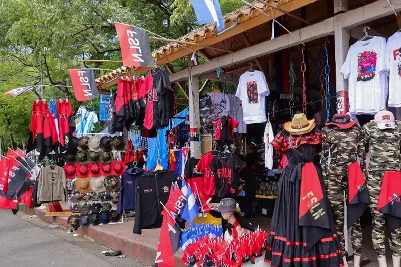 Aumentan las ventas de camisas revolucionarias