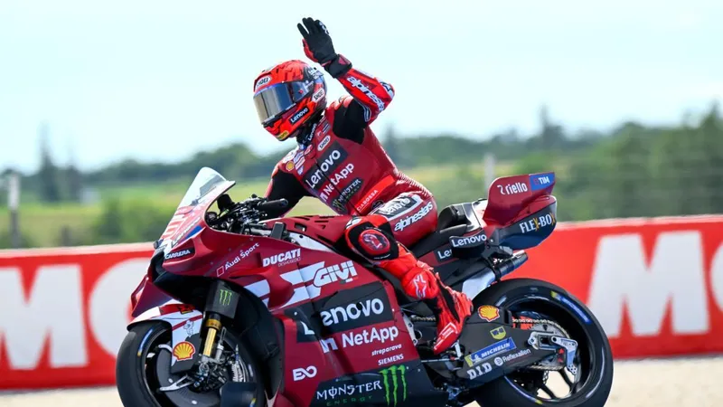 Márquez ya es centenario en MotoGP y sueña con la épica tras el doblete