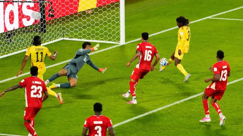El gol de Caleb Yirenkyi que celebró Juan Mata