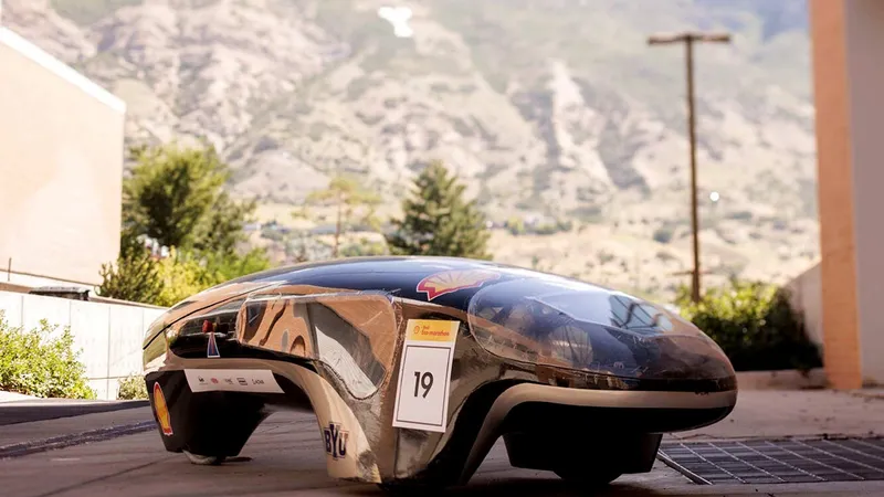 Este coche con un depósito de 30 ml, que circula a casi 40 km/h, no necesita ser eléctrico para recorrer 911 km con cada litro de gasolina