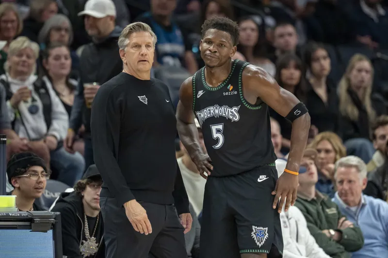 Finch marca a Anthony Edwards la doble senda hacia el MVP