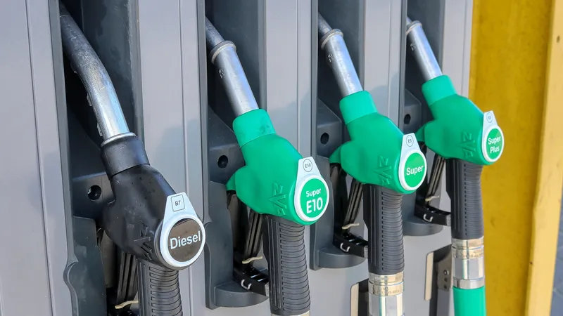 España se queda sin la reducción del IVA de la gasolina y el diésel tras la presión de Europa, y los combustibles subirán de precio