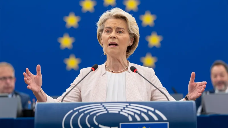 Las contradicciones de Europa: quiere descarbonizar el automóvil pero multa a los coches eléctricos chinos, y sigue permitiendo motores de combustión