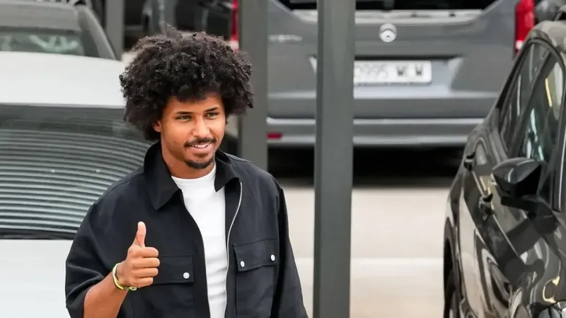 El Dortmund desea éxitos a Adeyemi, pendiente aún de firmar con el Barça