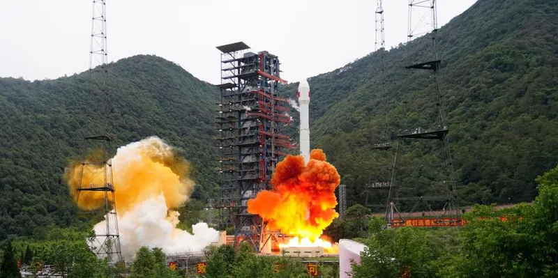 China lanza el cohete Gran Marcha-3B con el satélite Shijian-31