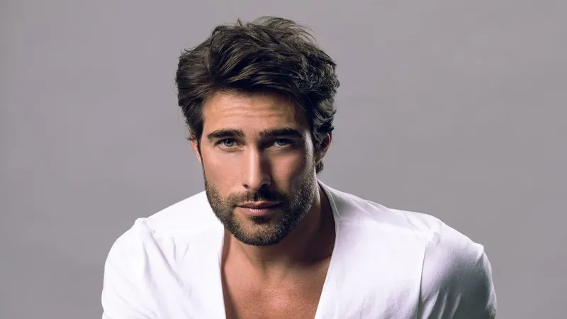 Entre la venganza y el amor: Rodrigo Guirao revela los retos de 'La Encrucijada'