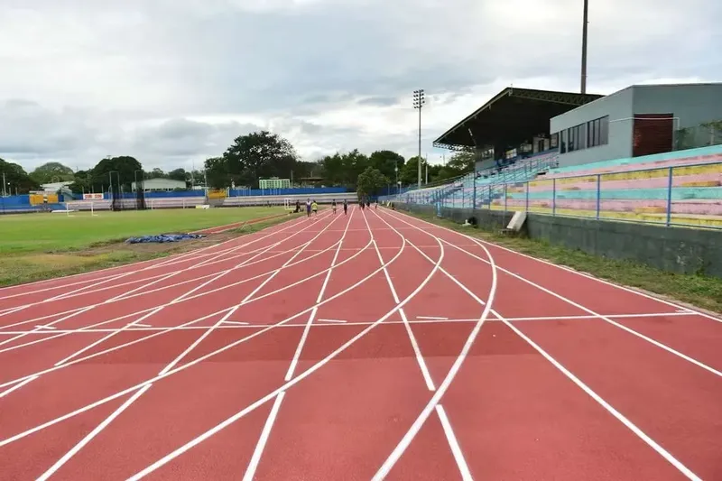 Presentan mejoras en pista sintética de atletismo del IND