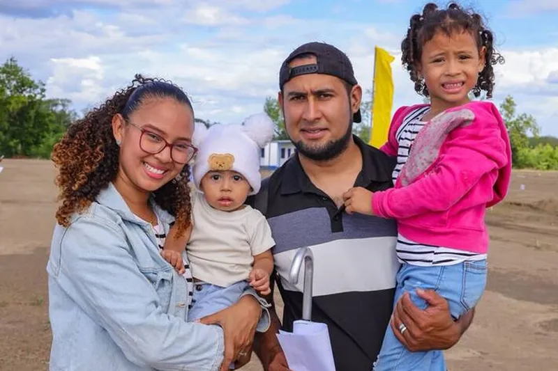 Entregan nuevos lotes a familias en Villa Esperanza