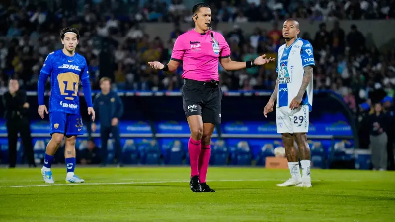 ¿La Comisión de Árbitros le concedió a Efraín Juárez los silbantes a su gusto para la final?