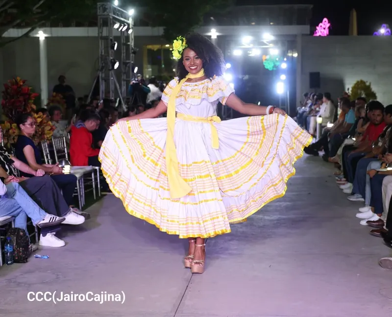 Identidad Nacional destacó en la IV edición de la pasarela nacional de huipiles "Amor Patrio"