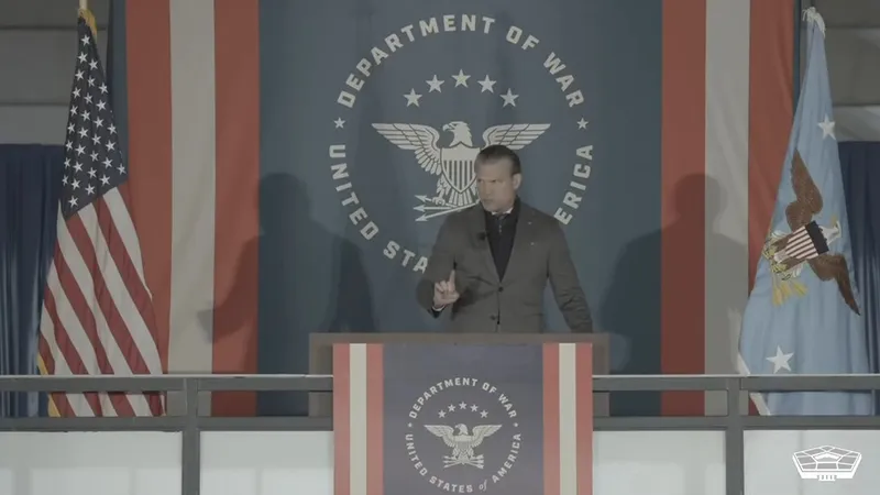 VIDEO: Hegseth parodia a Trump