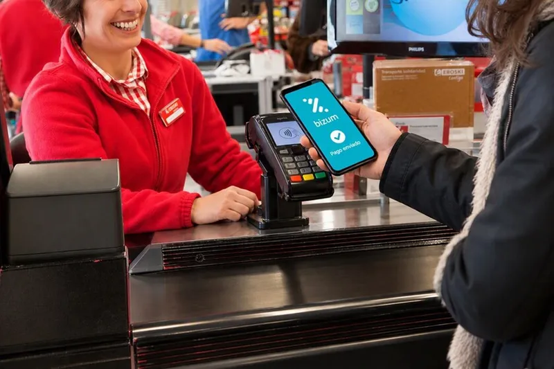 Bizum sigue ganándole terreno a las tarjetas de crédito y podrá ser utilizado para pagar en los supermercados Eroski