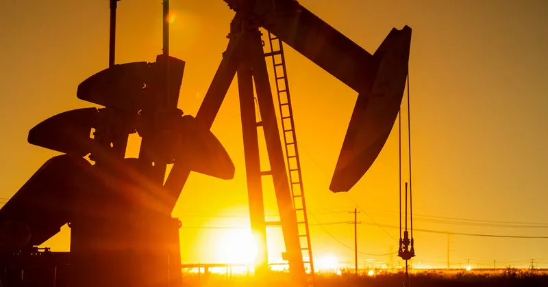 Petróleo prolonga su caída mientras Arabia Saudita toma medidas para reactivar un oleoducto clave